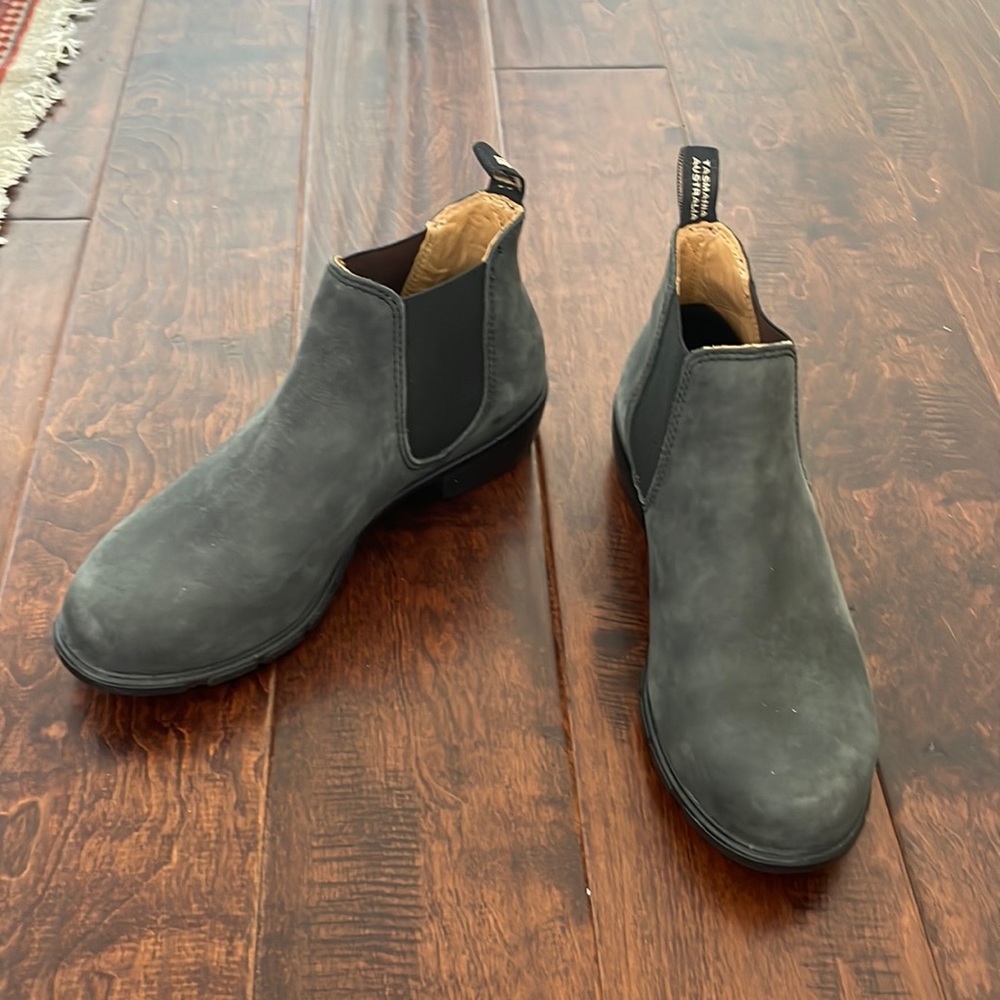 NWOT Blundstone boots!